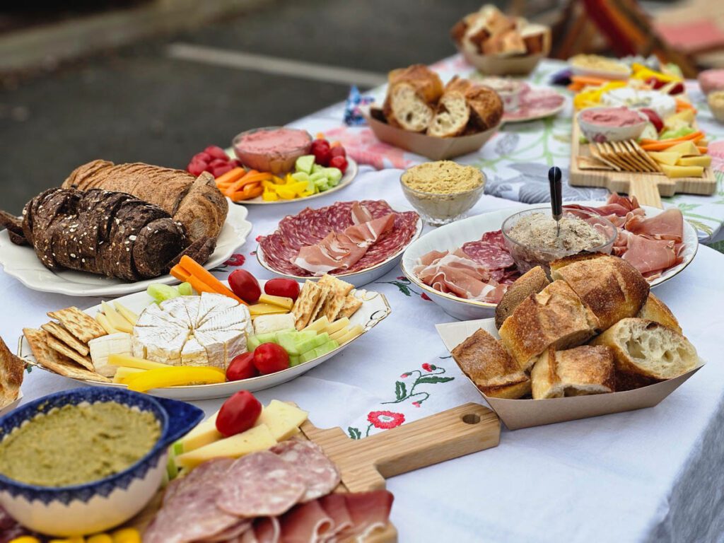 grand-buffet-déjeuner-entreprise