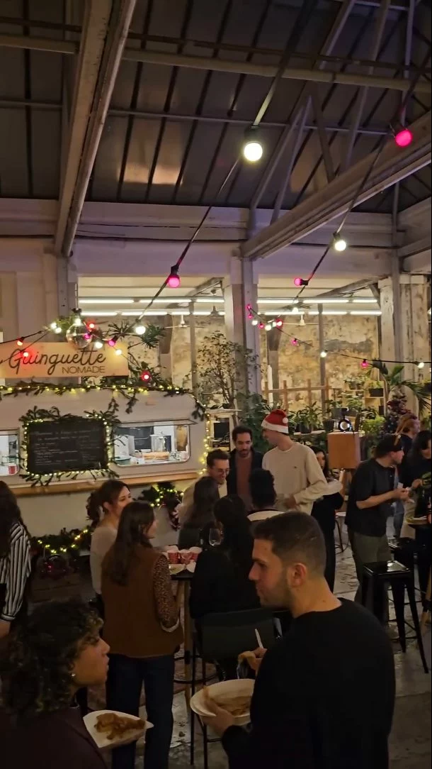 Retour sur notre dernière privatisation de l'année, encore une très belle soirée. Merci au wagon de nous avoir fait confiance pour sa soirée de fin d'année !! N'hésitez pas à nous contacter si vous souhaitez que la Guinguette Nomade s'installe dans votre entreprise 🤩