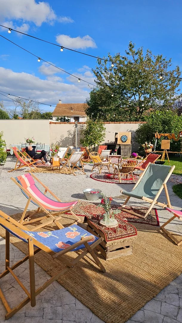 La Guinguette Nomade c'est bien plus qu'un food truck. Dans un jardin d'une maison, la cour d'une entreprise, le parc d'un château nous installons notre espace chill avec chiliennes et tapis et des guirlandes lumineuses pour que vous puissiez profiter avec vos convives d'un événement clés en main.
#chill #guinguette